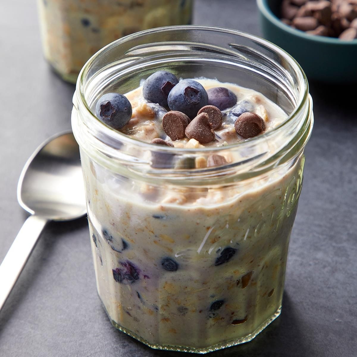 Customize Your Blueberry Overnight Oats: Vegan & Flavor Swaps